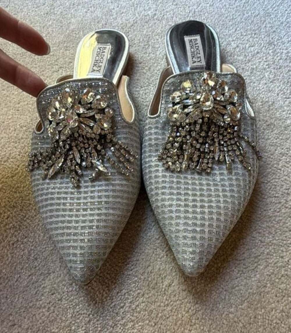Badgley Mischka Silver Metallic Embellished Crystal Pointed Toe Mules